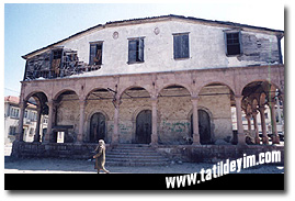  Biberli Camii (Agios Nikalaos Kilisesi)

Fotoğraf: Gökhan Önal
Tarih: 07 MAYIS 1999