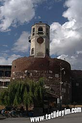  Ankara Kalesi Saat Kulesi ve Surlar

Fotoğraf: Bumin Ergenekon
Tarih: 06 TEMMUZ 2006
