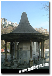 Nusretiye Camii Şadırvanı [Fotograf: Gökhan Önal, 28 ARALIK 2002]